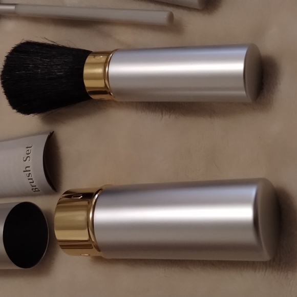Mary Kay Signature Travel Makeup Brush Set - Picture 3 of 5
